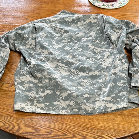 U.S. Army digital camo jacket. Size medium/short. Measurements on tag. - Picture 7 of 7
